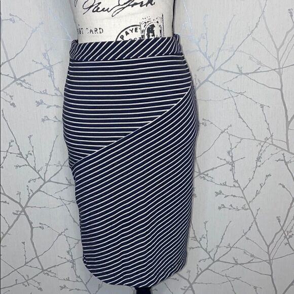 Banana Republic Factory Pencil Skirt, Size… - Picture 1 of 5